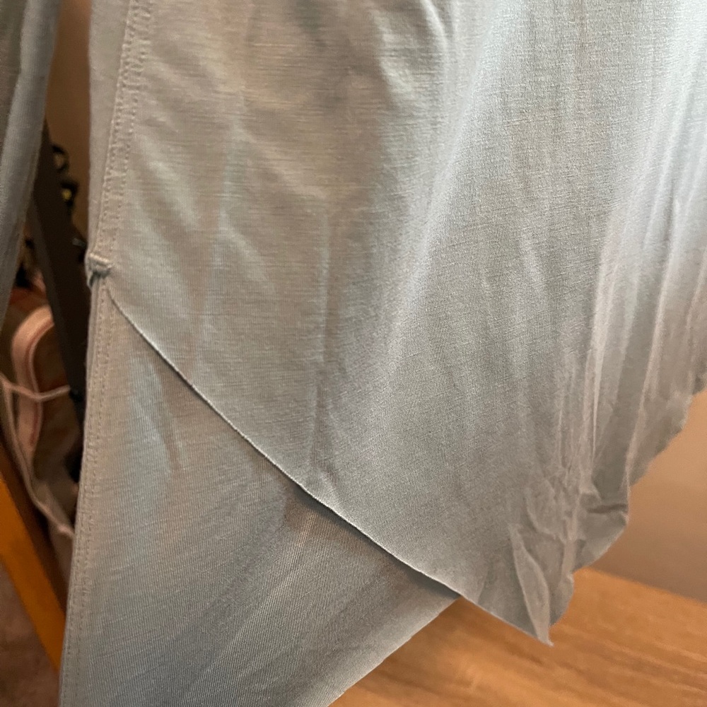 Lululemon top - Picture 4 of 4